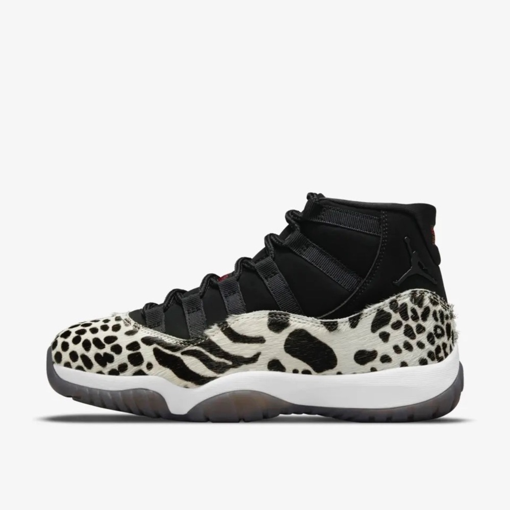 Women’s Air Jordan 11 “Black and White” *new release*